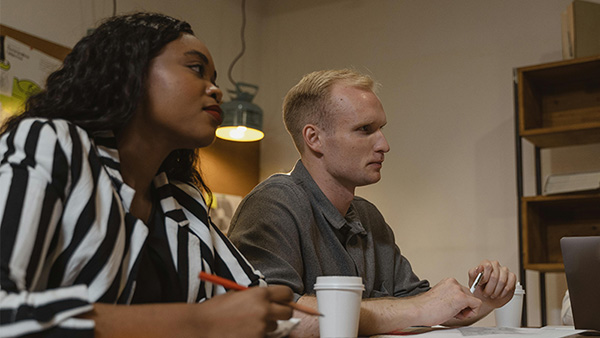 Intrinsic vs extrinsic motivation: what really keeps your team engaged?