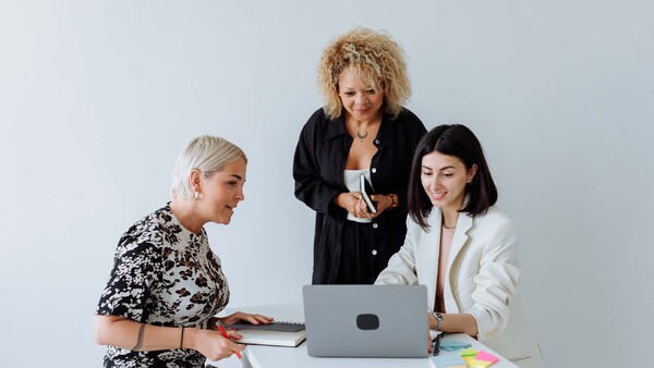 Unapproved options vs growth shares: What’s best for non-employees?