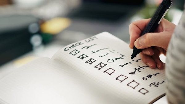 The internal update checklist: Write once, communicate clearly