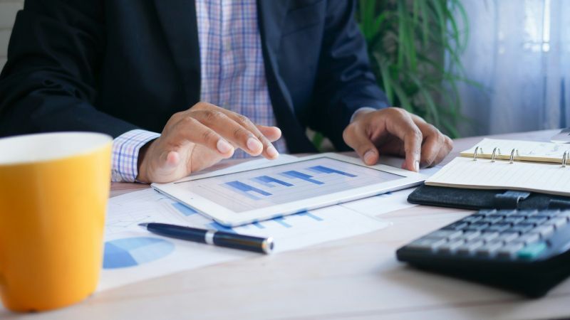 EMI's new exercise window: reporting implications